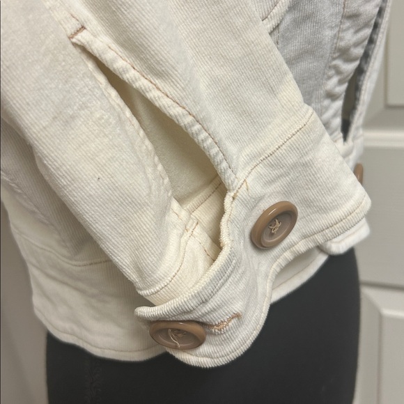 TULLE Cream Button-Up Jacket with pockets , Size Medium, 95% Cotton, 5% Spandex - Picture 7 of 12